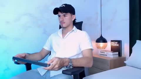 Justin online show from December 4, 2025, 7:44 pm