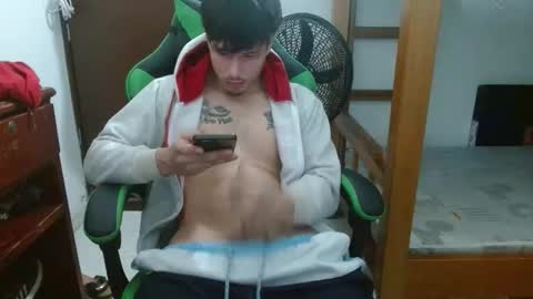 justin_taylor02 online show from October 5, 2025, 2:37 pm