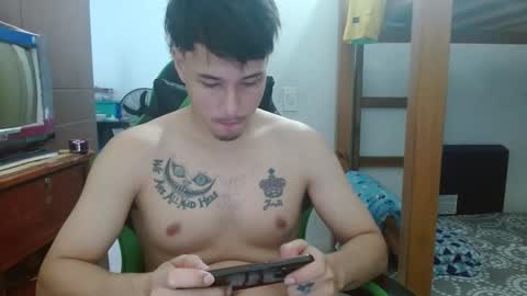 justin_taylor02 online show from October 12, 2025, 2:05 pm