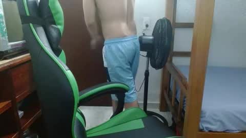 justin_taylor02 online show from November 2, 2025, 9:06 pm