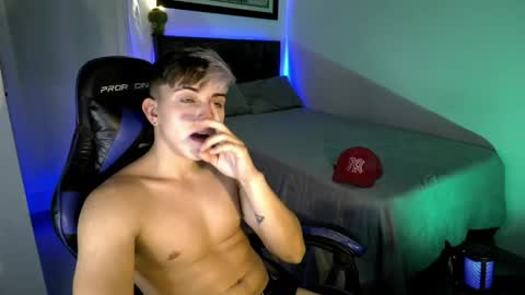 Snapshot of justin_trevor chatting on April 29, 2026, 4:49 am Justin trevor online show from April 29, 2026, 4:49 am
