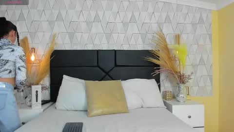 Justine online show from March 14, 2026, 4:18 am