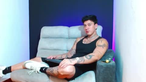 justinfuller_31 online show from February 5, 2026, 1:43 am