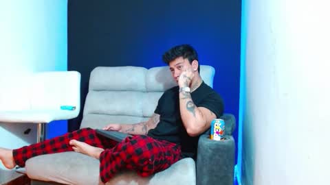 justinfuller_31 online show from February 15, 2026, 10:17 pm