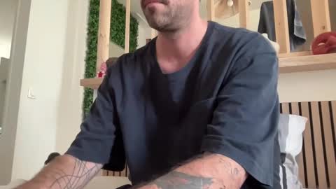 justmeandyou00 online show from February 9, 2025, 11:58 am