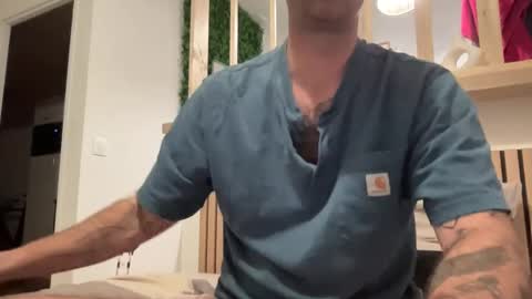 justmeandyou00 online show from February 15, 2025, 6:33 pm