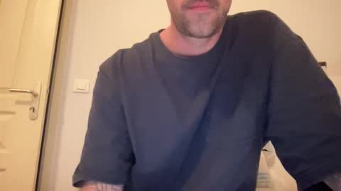 justmeandyou00 online show from December 17, 2025, 5:08 pm