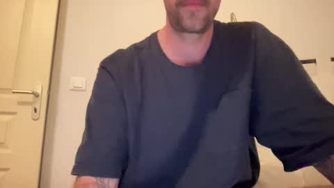 justmeandyou00 online show from January 5, 2026, 6:22 pm