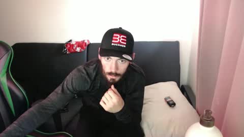 Snapshot of justyouraveragebeast chatting on November 22, 2025, 7:35 pm justyouraveragebeast online show from November 22, 2025, 7:35 pm