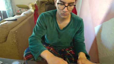 kael_art_d online show from February 26, 2025, 3:52 pm