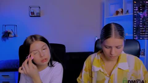 kaela_spell_ online show from November 17, 2025, 8:36 pm