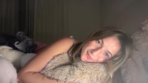 Kaelia online show from October 17, 2025, 8:44 pm