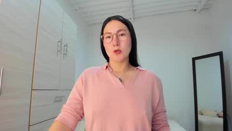 ChloeIndependient model online show from November 6, 2025, 3:35 pm