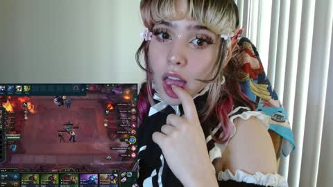 Snapshot of kairilovescumm chatting on December 11, 2024, 11:32 pm Kairi online show from December 11, 2024, 11:32 pm