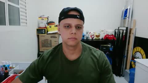 Snapshot of kaiserdoom chatting on December 13, 2025, 11:32 pm kaiserdoom online show from December 13, 2025, 11:32 pm