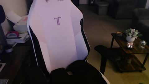 Snapshot of kait331 chatting on February 17, 2026, 2:19 am Camprincess331 online show from February 17, 2026, 2:19 am