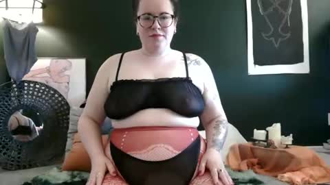 kaitrosss online show from April 20, 2026, 7:04 pm