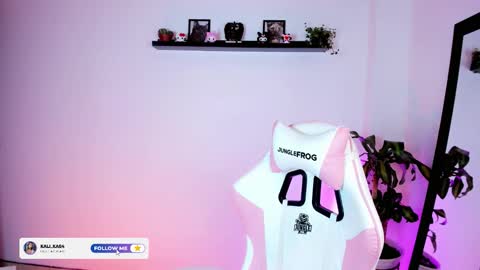 Snapshot of kali_ka chatting on November 24, 2025, 6:29 pm Kali Ka Please help me with your thumbs up its important dont forget my birthday on October 26 online show from November 24, 2025, 6:29 pm