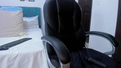 Snapshot of kam_lopez chatting on October 25, 2025, 11:10 pm Kamilalopez online show from October 25, 2025, 11:10 pm