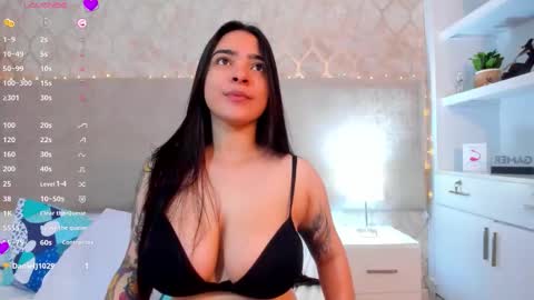 Kamila Betancourt online show from February 13, 2026, 1:51 pm