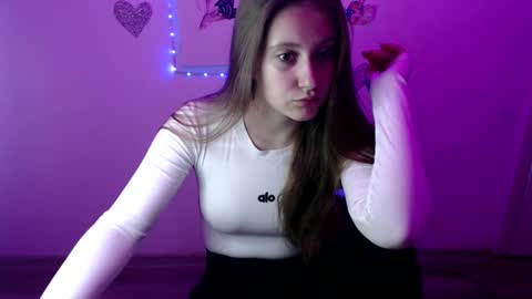 kamilla_love_ online show from September 23, 2025, 11:13 am