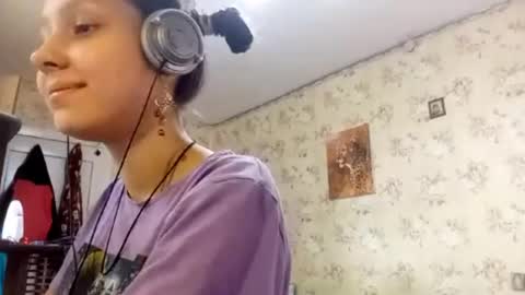 Mari  Simmons online show from September 13, 2025, 7:19 am