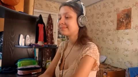 Mari  Simmons online show from September 22, 2025, 6:15 am