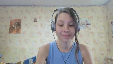 Mari  Simmons online show from October 5, 2025, 6:34 am