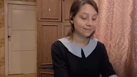 Mari  Simmons online show from October 28, 2025, 3:10 am