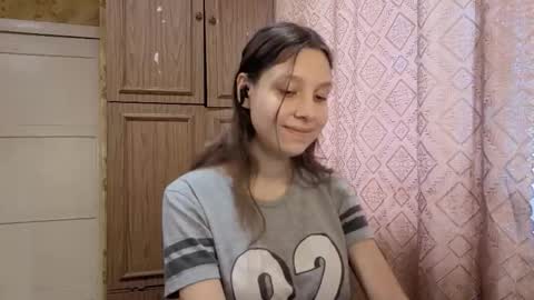 Mari  Simmons online show from November 14, 2025, 8:13 am