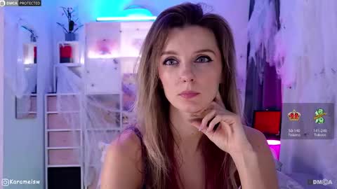 Julia online show from November 3, 2025, 10:10 pm