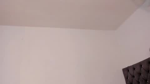 karely_laurent online show from June 5, 2026, 8:14 pm