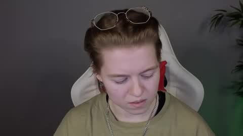 Karen online show from March 25, 2026, 8:42 am