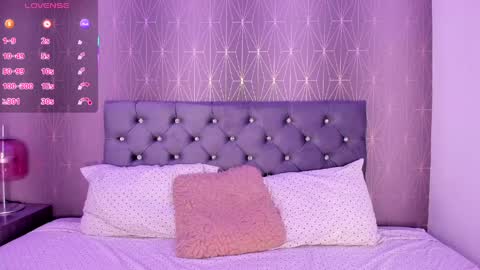 karen_roxe online show from April 23, 2026, 8:33 pm