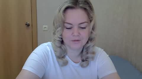 karennelsonx online show from April 18, 2026, 8:29 am