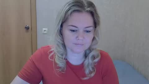 Snapshot of karennelsonx chatting on June 12, 2026, 1:32 pm karennelsonx online show from June 12, 2026, 1:32 pm