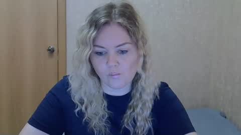 Snapshot of karennelsonx chatting on June 16, 2026, 9:34 am karennelsonx online show from June 16, 2026, 9:34 am