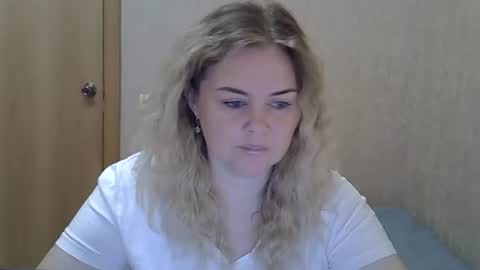 Snapshot of karennelsonx chatting on June 25, 2026, 8:19 am karennelsonx online show from June 25, 2026, 8:19 am