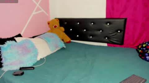Snapshot of karholine20 chatting on August 8, 2026, 6:37 am Caro online show from August 8, 2026, 6:37 am