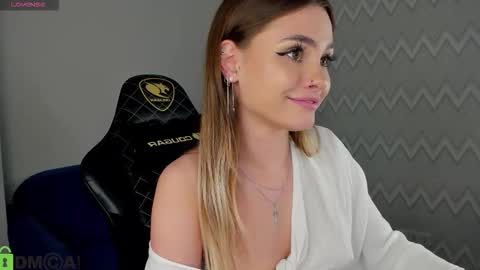 karina_broks online show from November 3, 2025, 11:22 am