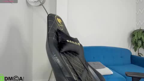 karina_broks online show from November 19, 2025, 1:44 pm