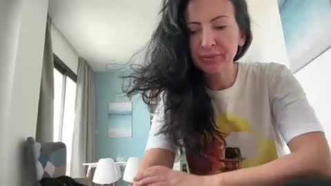 Karina online show from April 5, 2026, 9:17 am