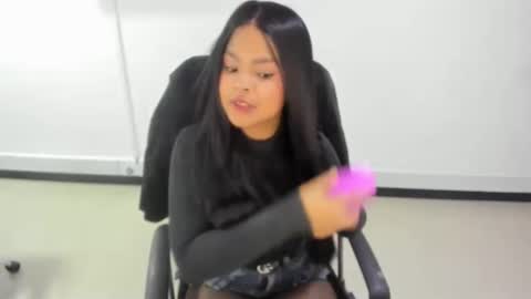 karla_cg online show from October 9, 2025, 7:56 pm