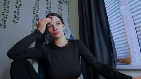 karla_lim online show from October 21, 2025, 1:56 pm