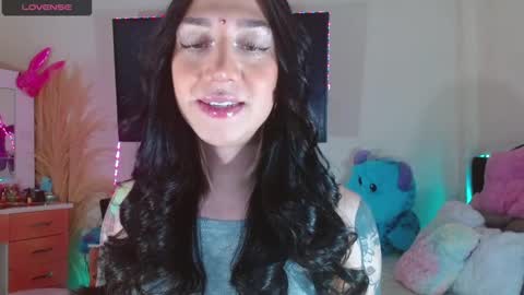 Snapshot of karla_zambrano chatting on December 23, 2024, 11:39 pm karla online show from December 23, 2024, 11:39 pm