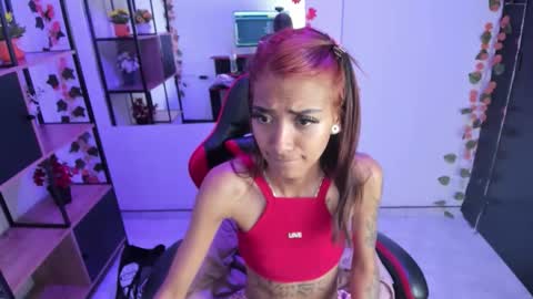 karlaslutskinny__ online show from November 6, 2025, 8:32 pm