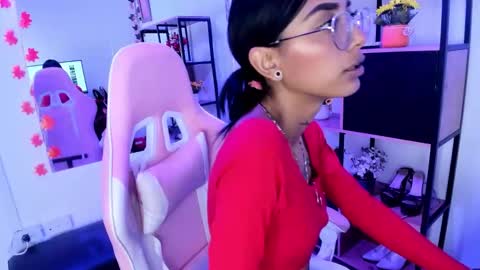 karlaslutskinny__ online show from February 13, 2026, 9:33 pm