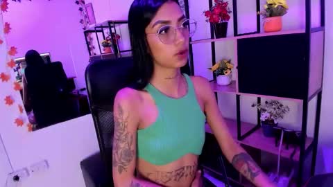 karlaslutskinny__ online show from February 18, 2026, 9:44 pm