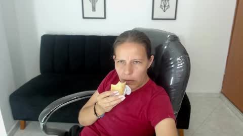 KARLYE online show from February 1, 2025, 1:44 am