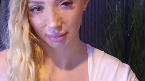 Snapshot of karmaarms chatting on June 28, 2026, 7:42 pm Julia online show from June 28, 2026, 7:42 pm